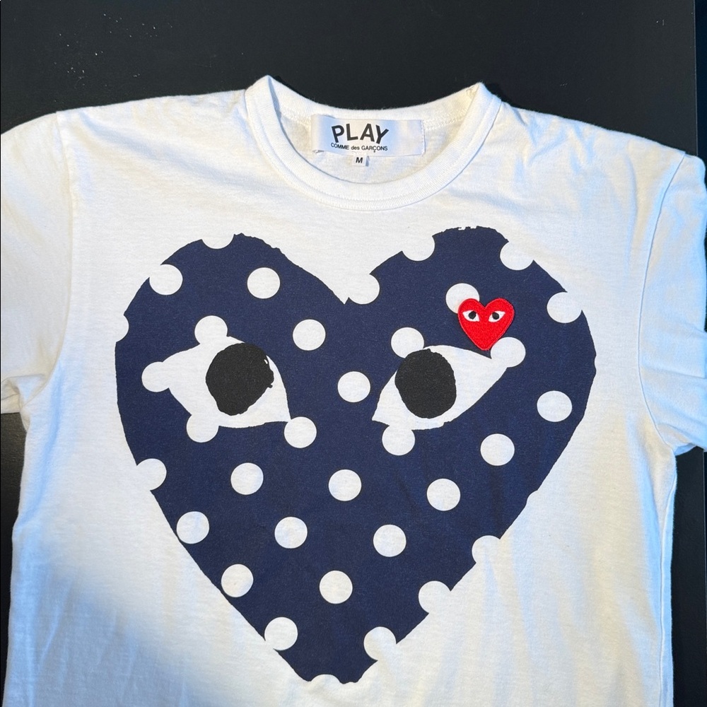 Comme des Garcons. PLAY. 
White Tee with Navy Polka Dot Heart - Picture 13 of 14